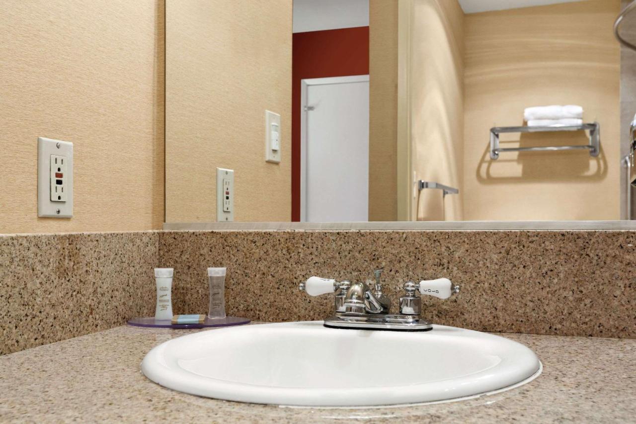 Travelodge Inn & Suites By Wyndham Gardena Ca 外观 照片