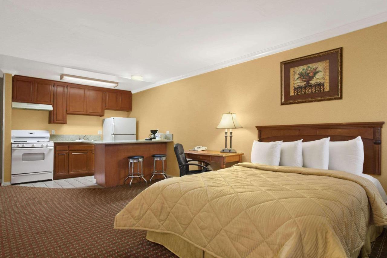Travelodge Inn & Suites By Wyndham Gardena Ca 外观 照片