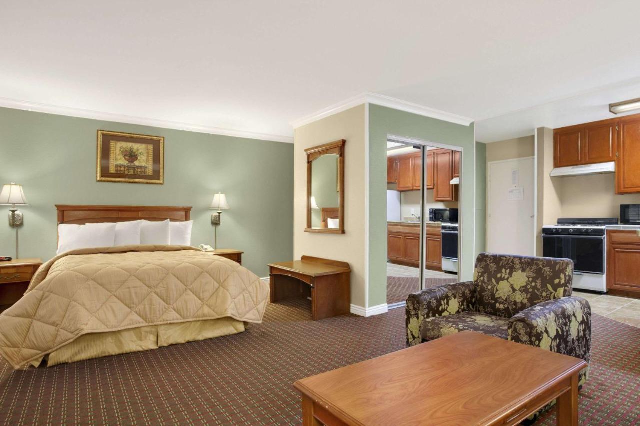 Travelodge Inn & Suites By Wyndham Gardena Ca 外观 照片